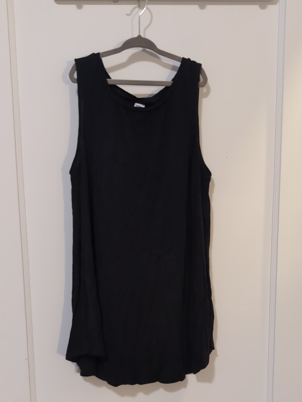 🍇 LAST CALL! Old Navy Black Scoop Neck Tank